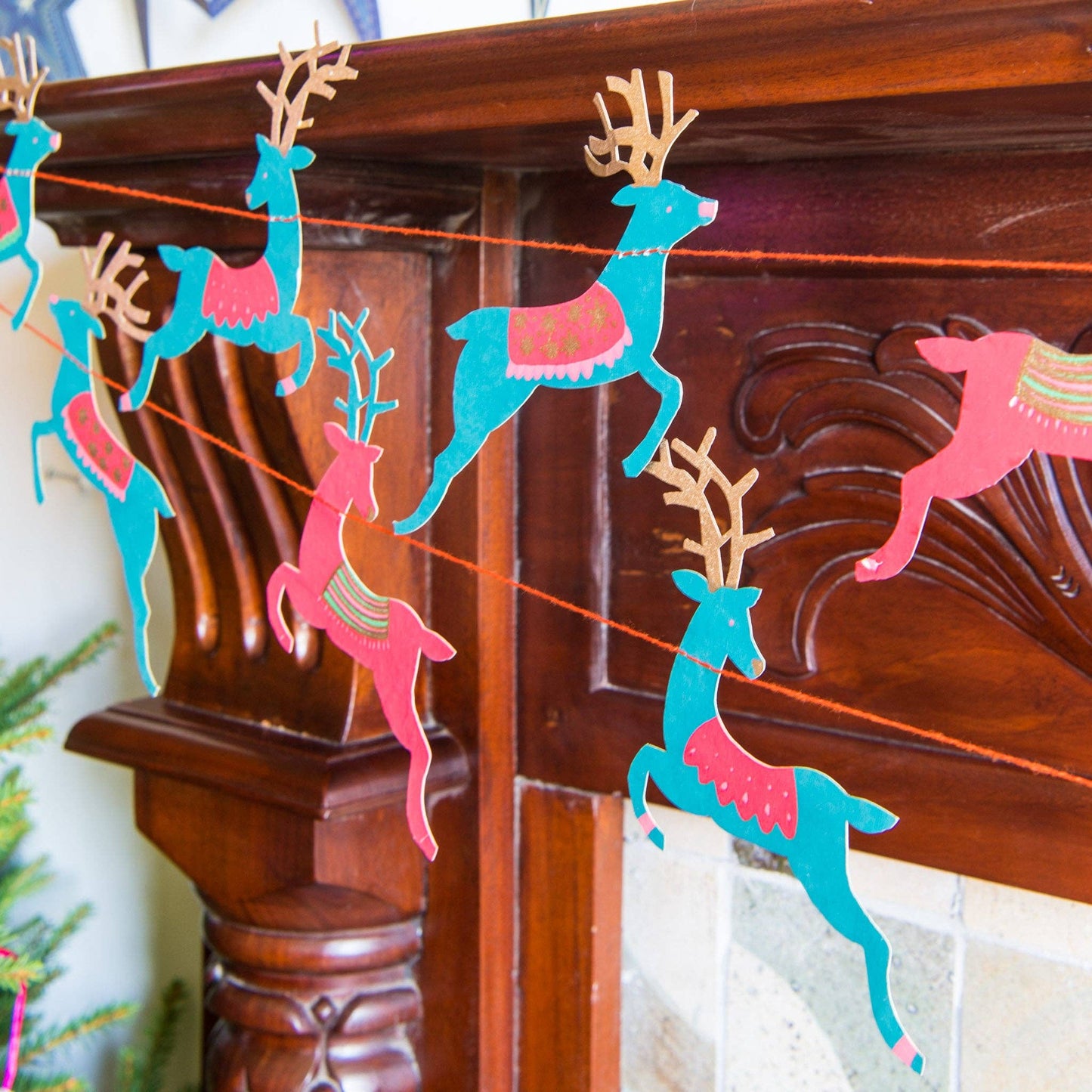 UK/EU: Bright Reindeer Sewn Garland