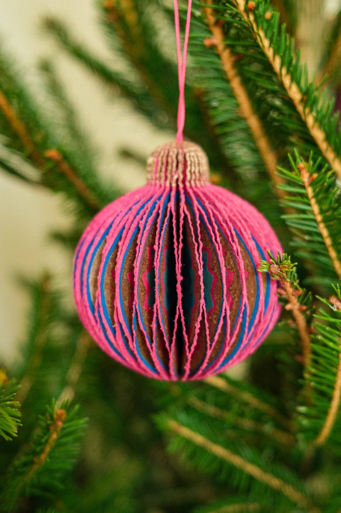 UK/EU: Pink Bauble Honeycomb