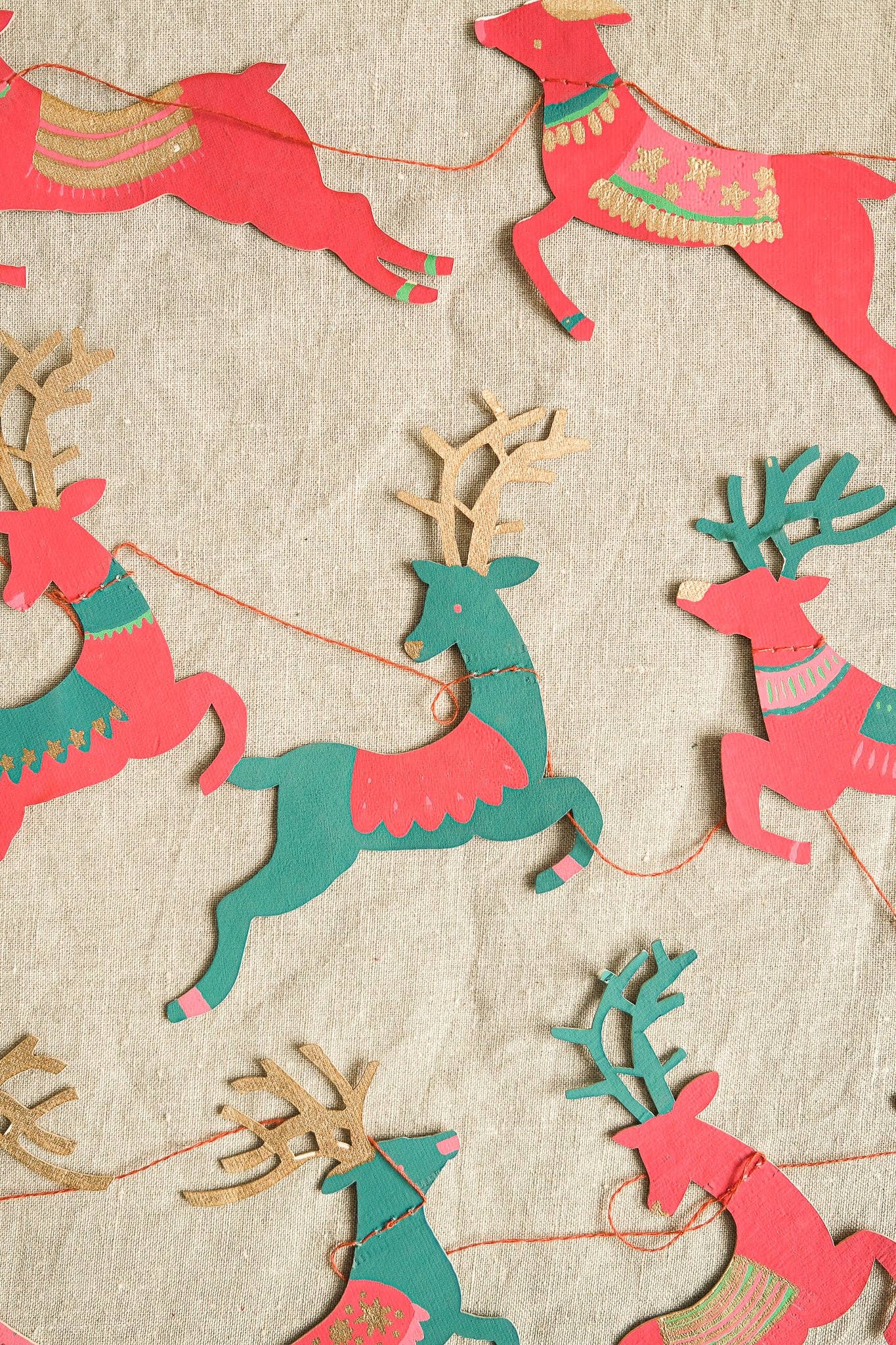 UK/EU: Bright Reindeer Sewn Garland