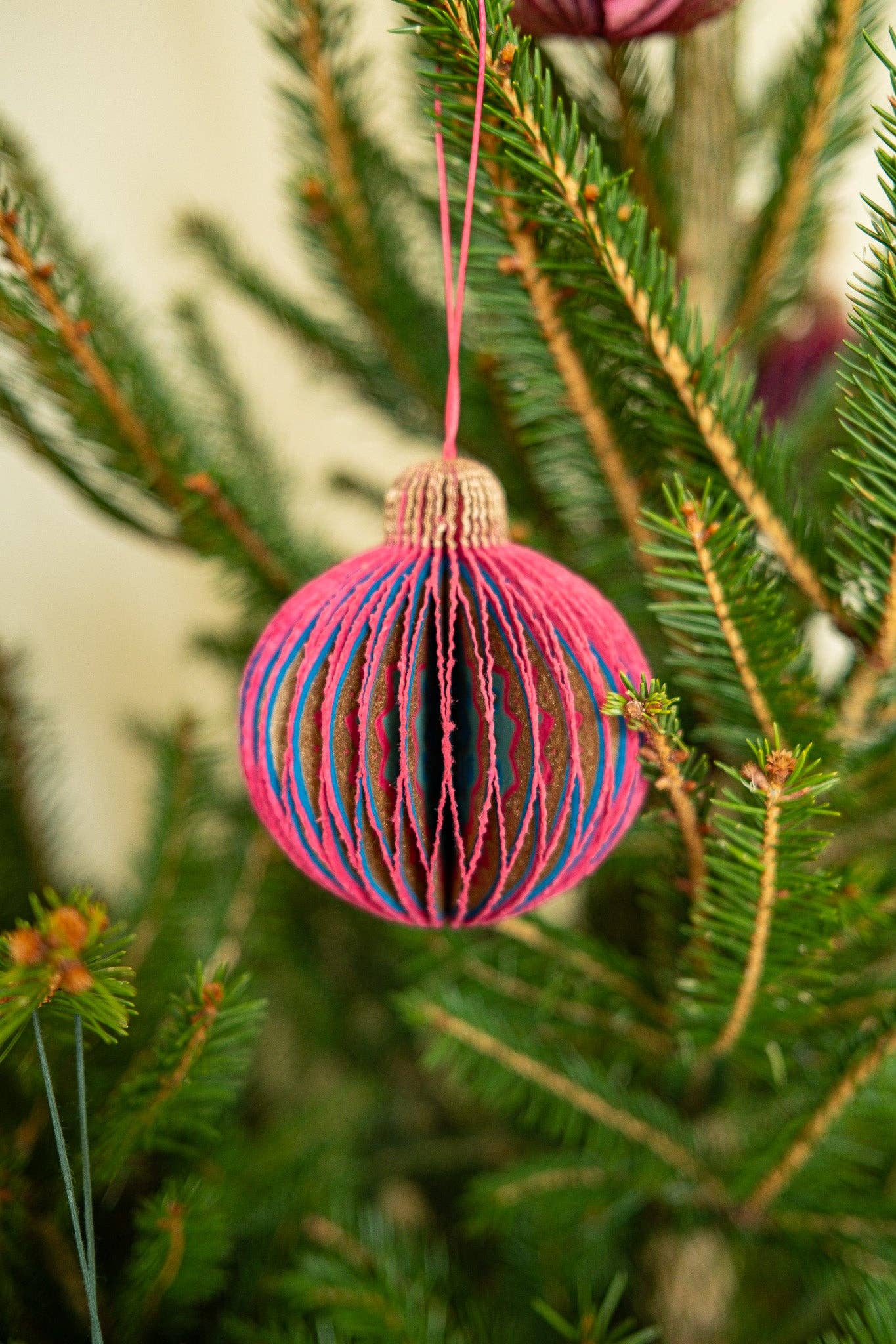 UK/EU: Pink Bauble Honeycomb