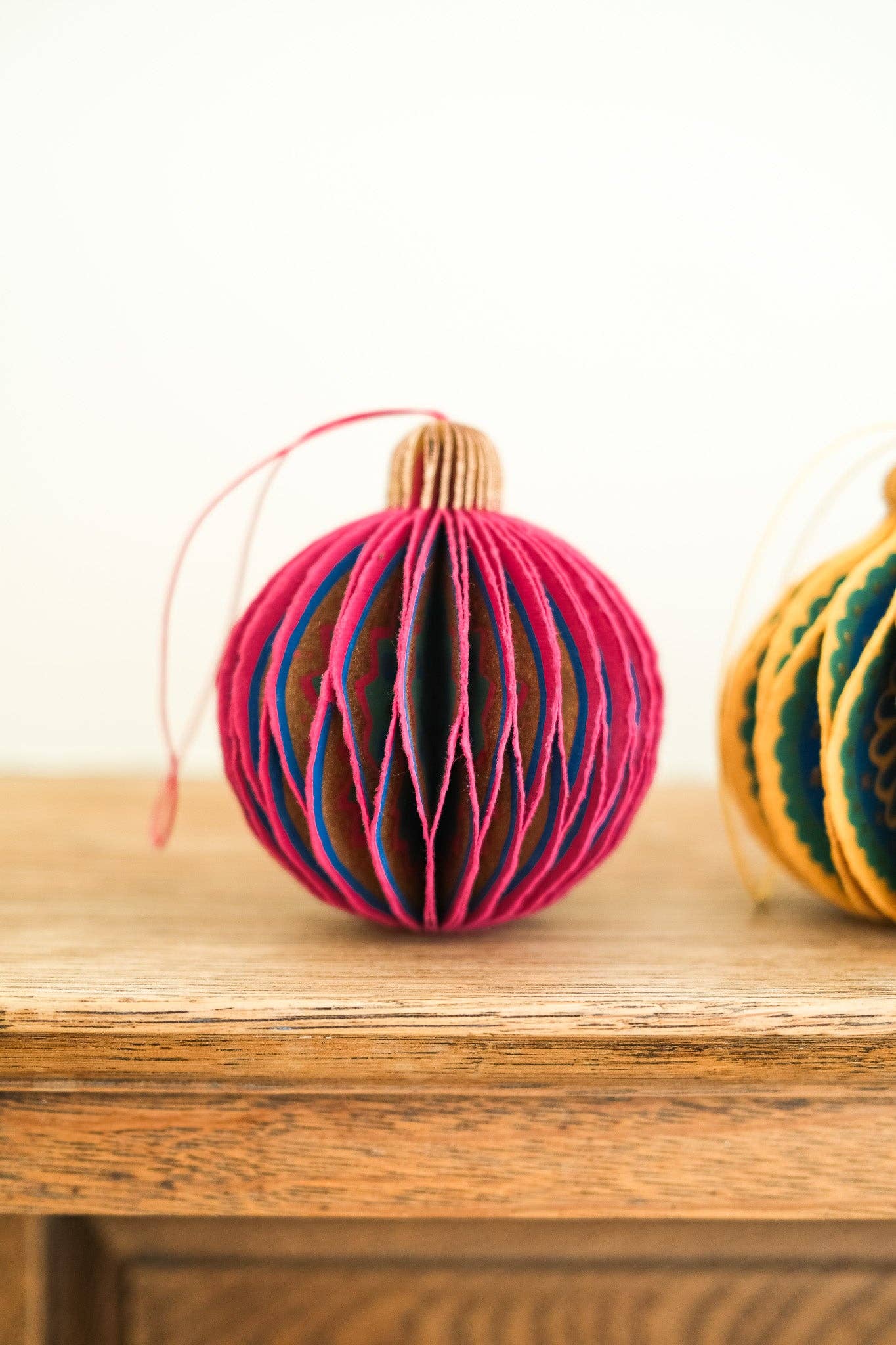 UK/EU: Pink Bauble Honeycomb