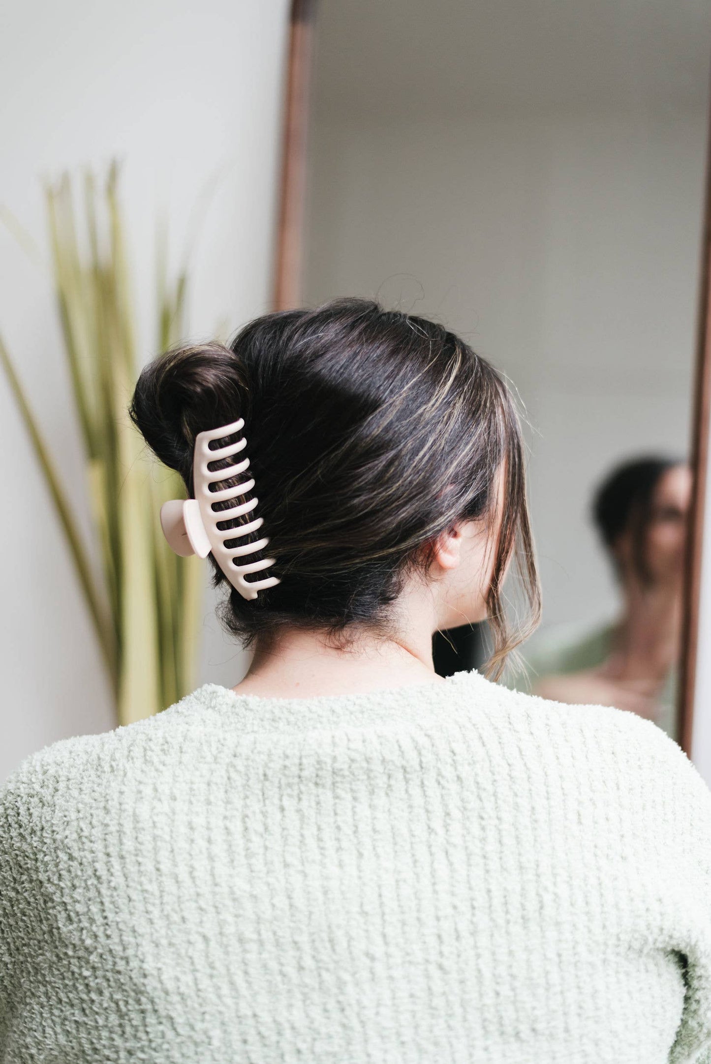 Matte Jumbo Hair Claw
