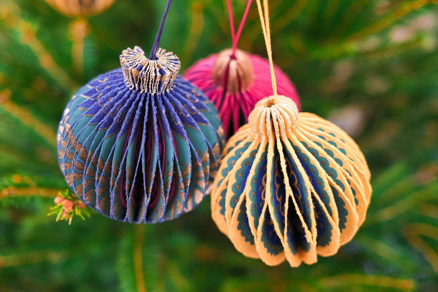 UK/EU: Blue Bauble Honeycomb