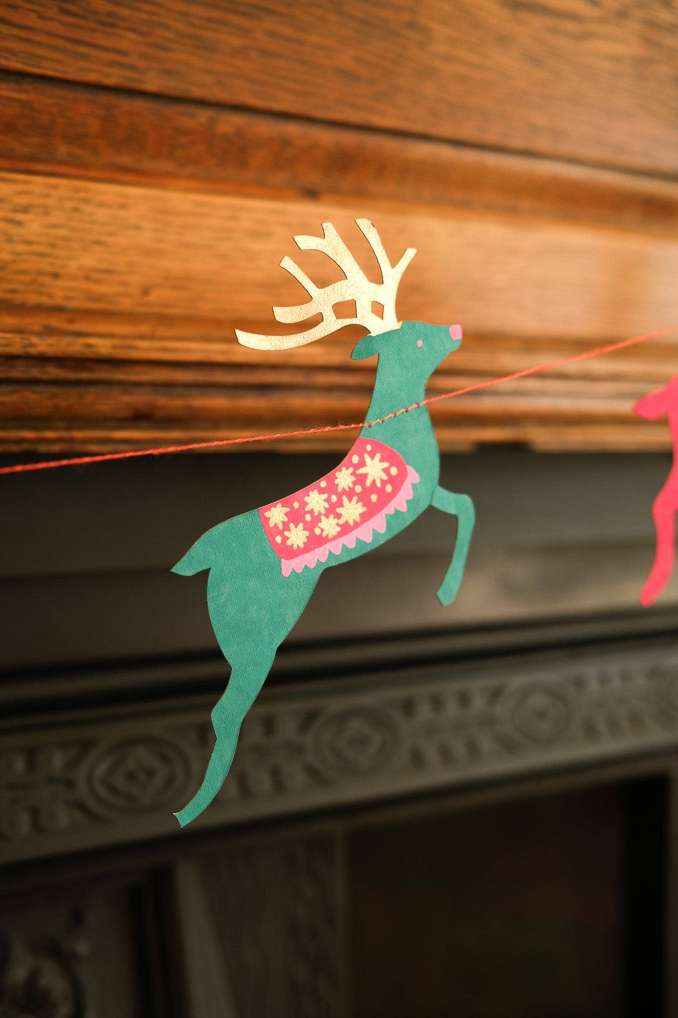 UK/EU: Bright Reindeer Sewn Garland
