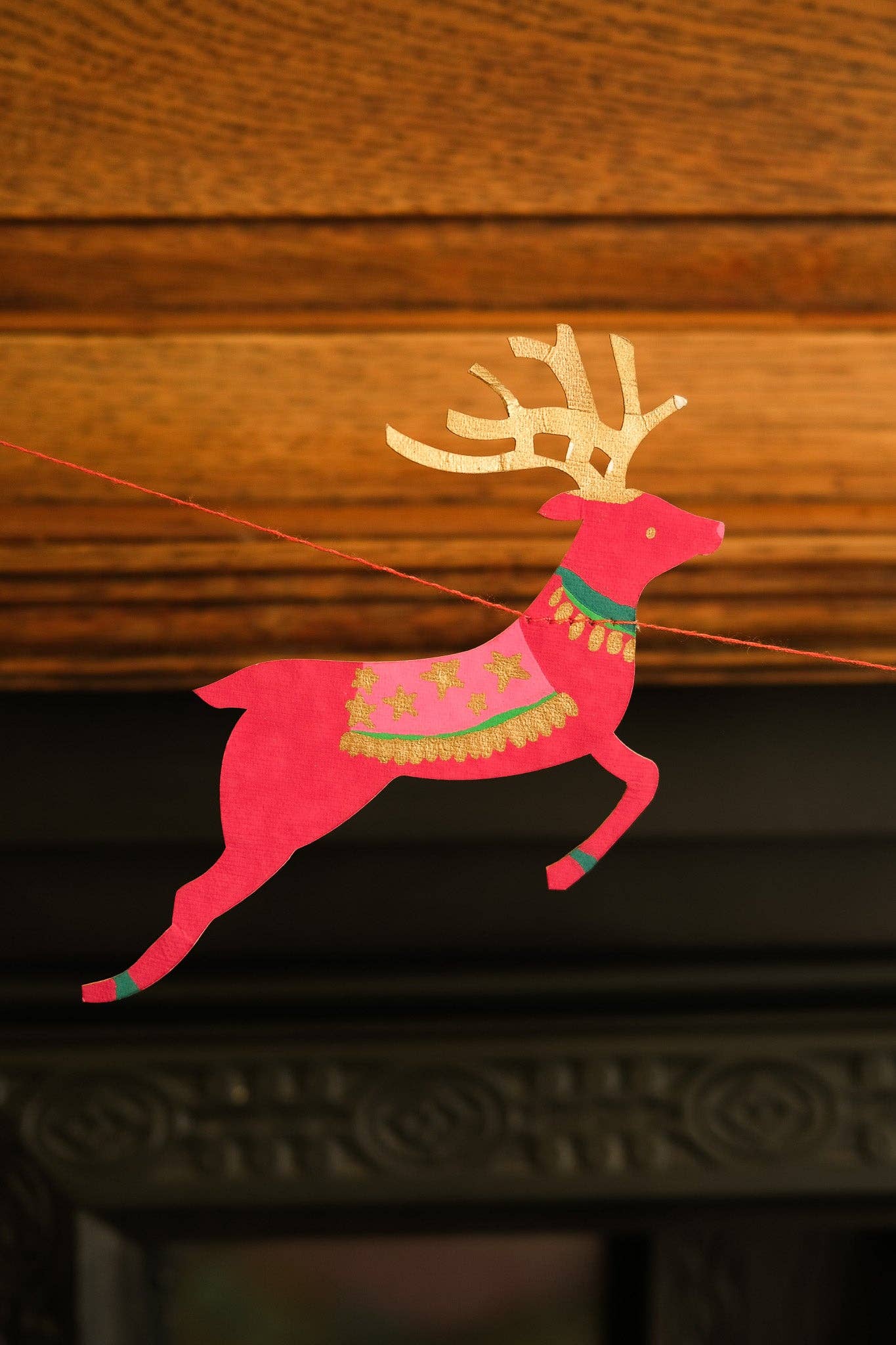 UK/EU: Bright Reindeer Sewn Garland
