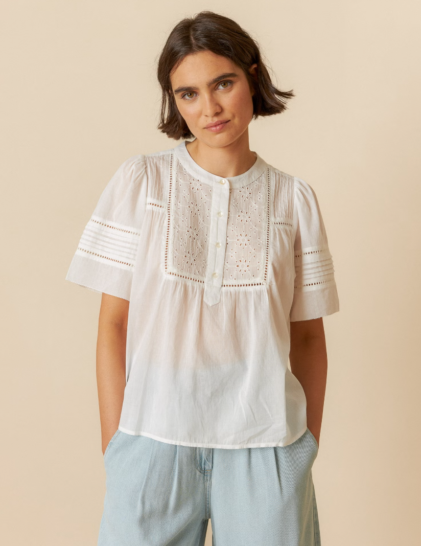 VV25MC114-SHORT• SLEEVE EMBROIDERED BLOUSE