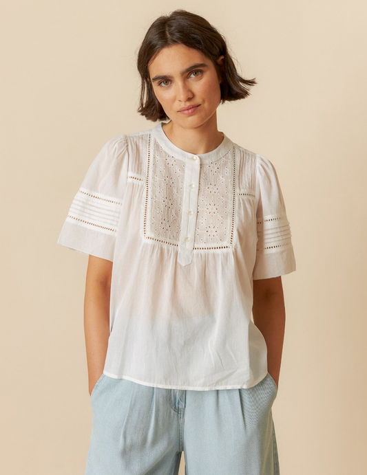 VV25MC114-SHORT• SLEEVE EMBROIDERED BLOUSE