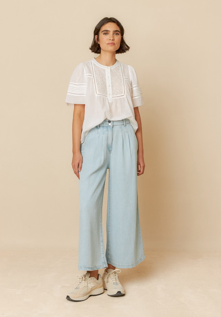 VV25MC114-SHORT• SLEEVE EMBROIDERED BLOUSE