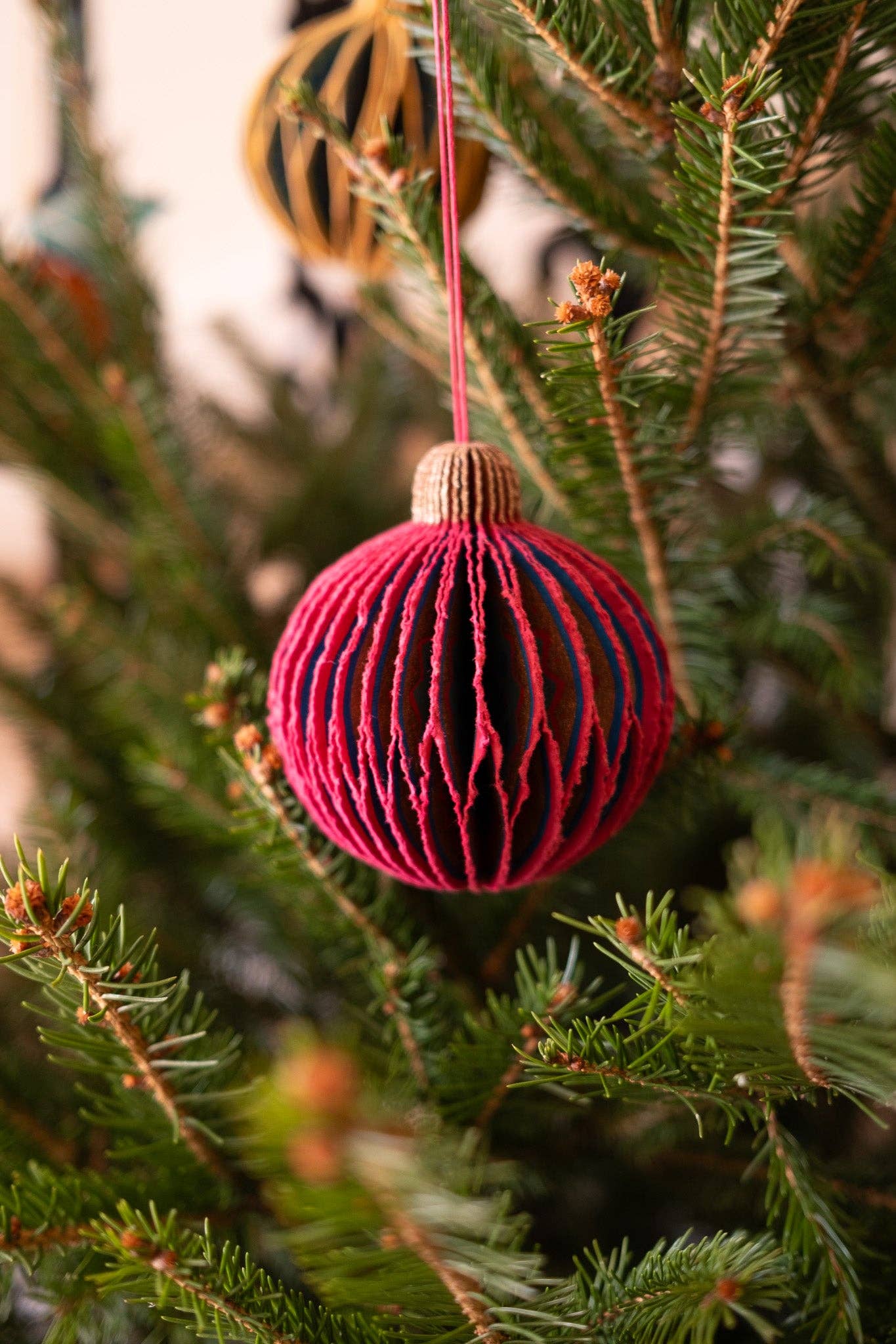 UK/EU: Pink Bauble Honeycomb