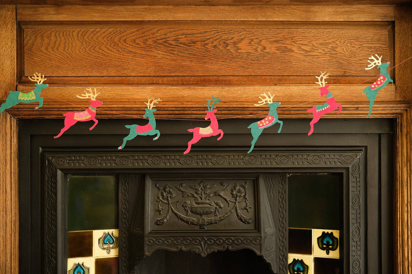UK/EU: Bright Reindeer Sewn Garland