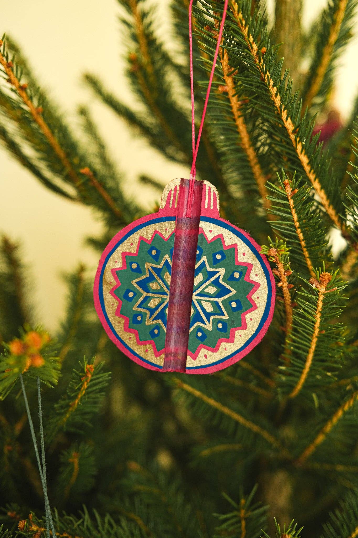 UK/EU: Pink Bauble Honeycomb