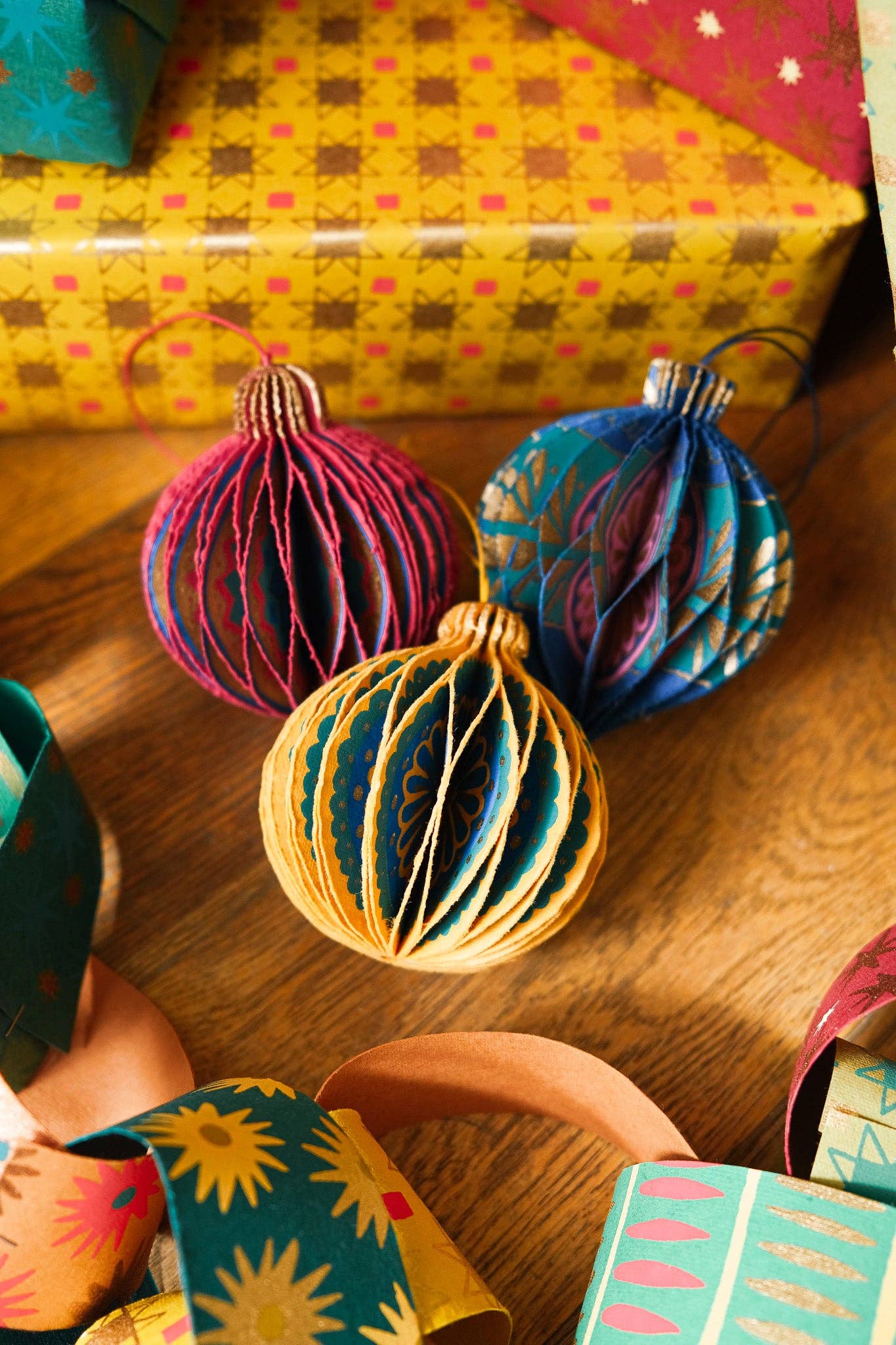 UK/EU: Pink Bauble Honeycomb