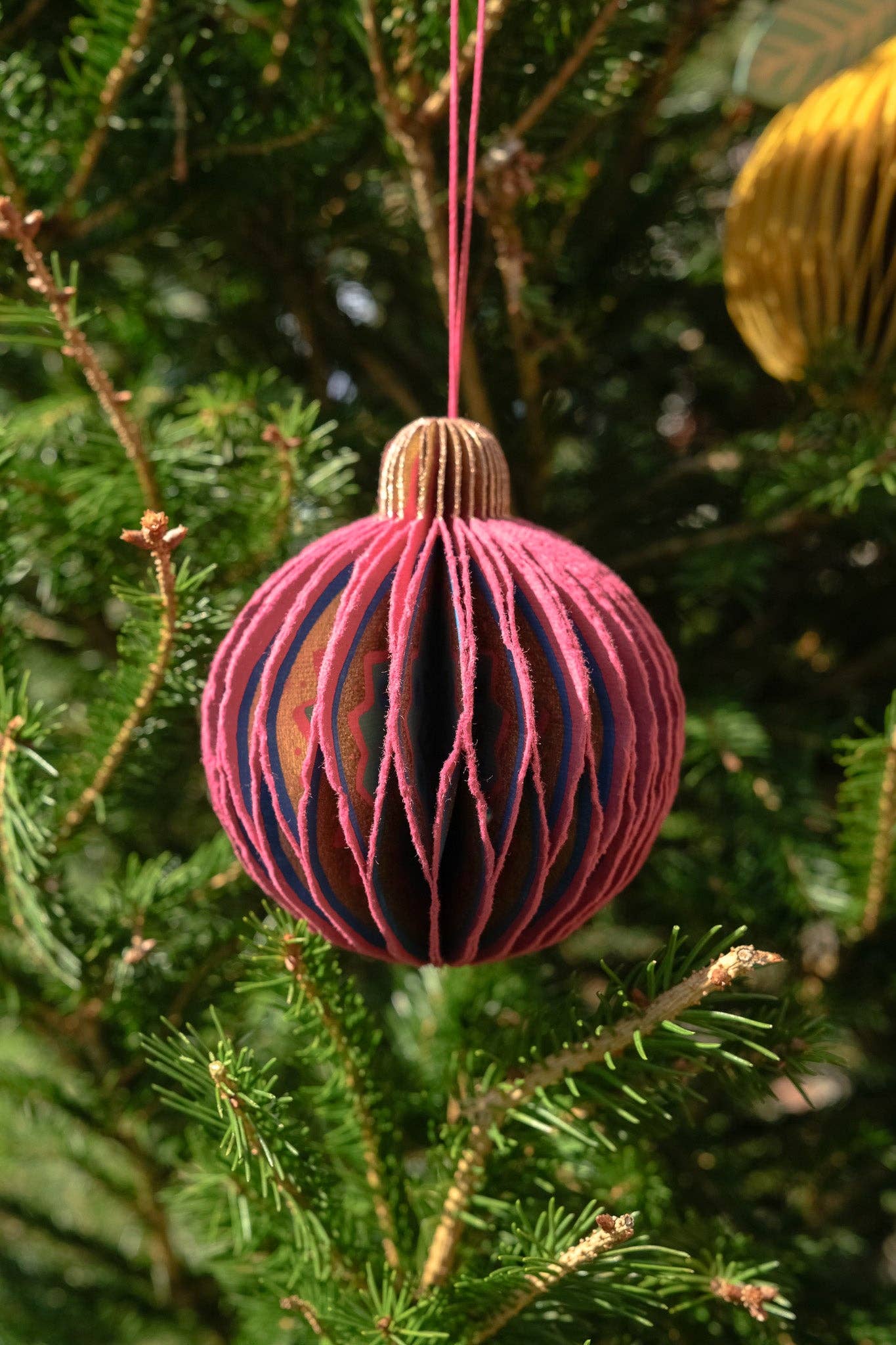 UK/EU: Pink Bauble Honeycomb